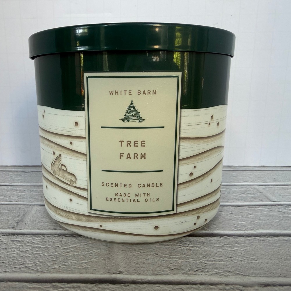 White Barn Tree Farm 3-Wick Scented Candle‎ 14.5 oz Pine Cedar Spiced Apple